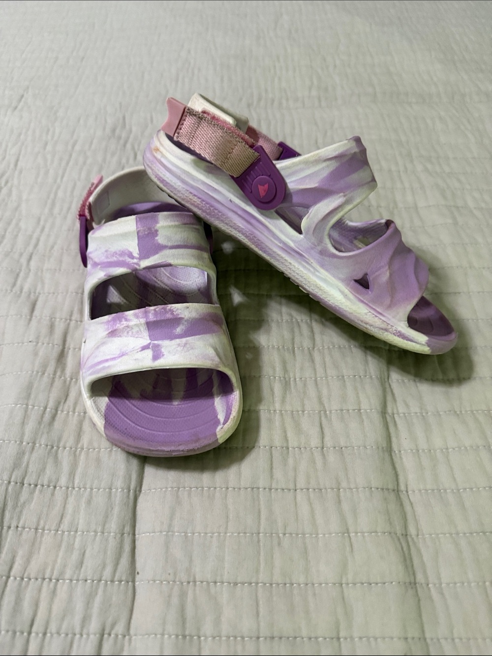 Rugged Shark Girls Evo sandals lavender and white size 2